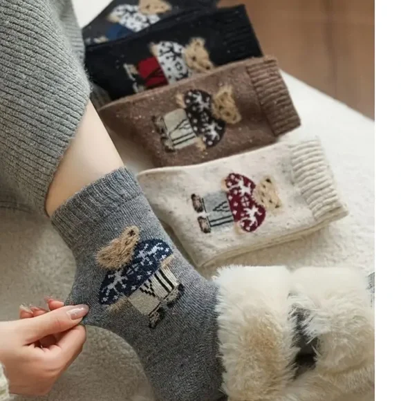 NEW ! cozy Bear Patterned Socks - Picture 2 of 2